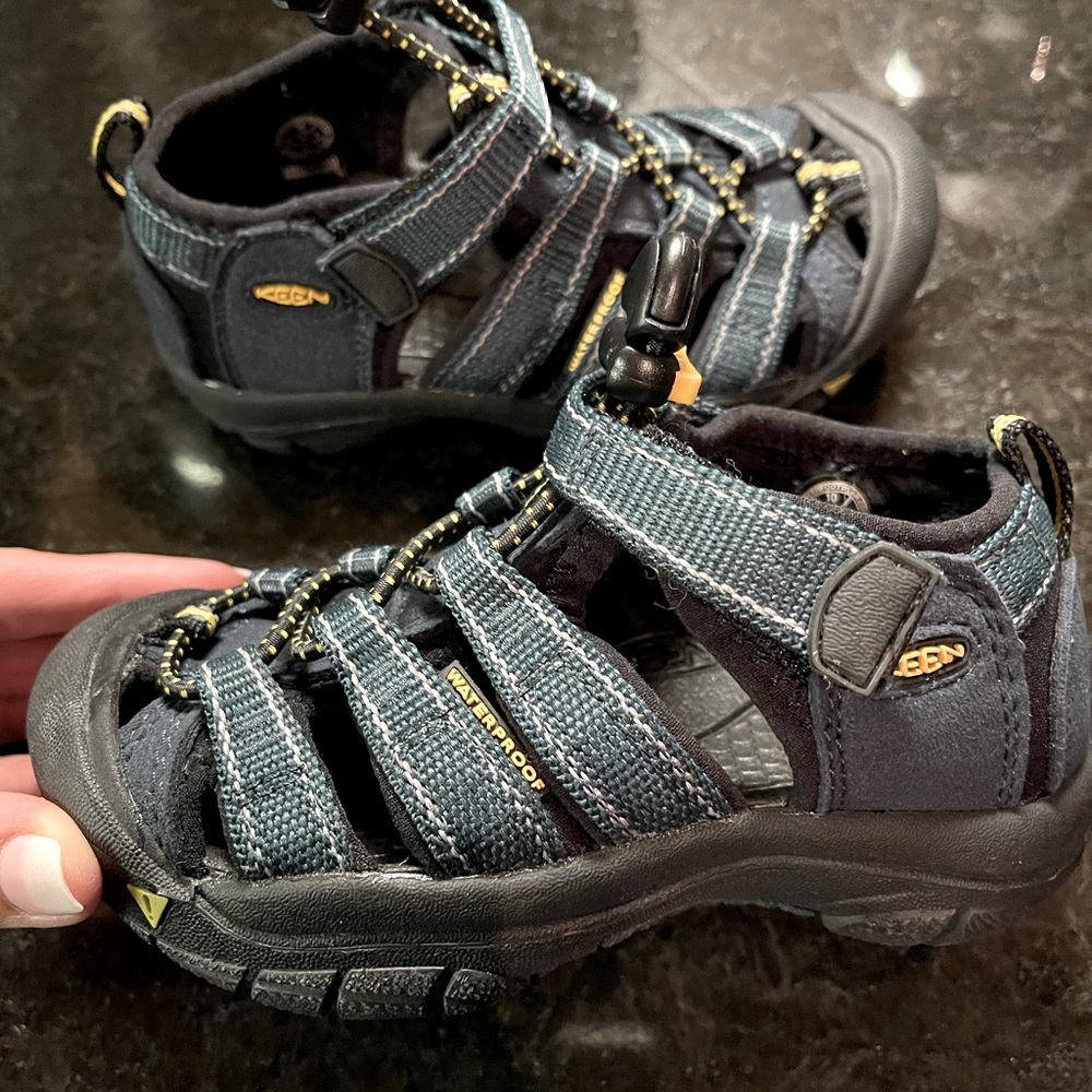 Toddler Keen Sandals- Almost NEW